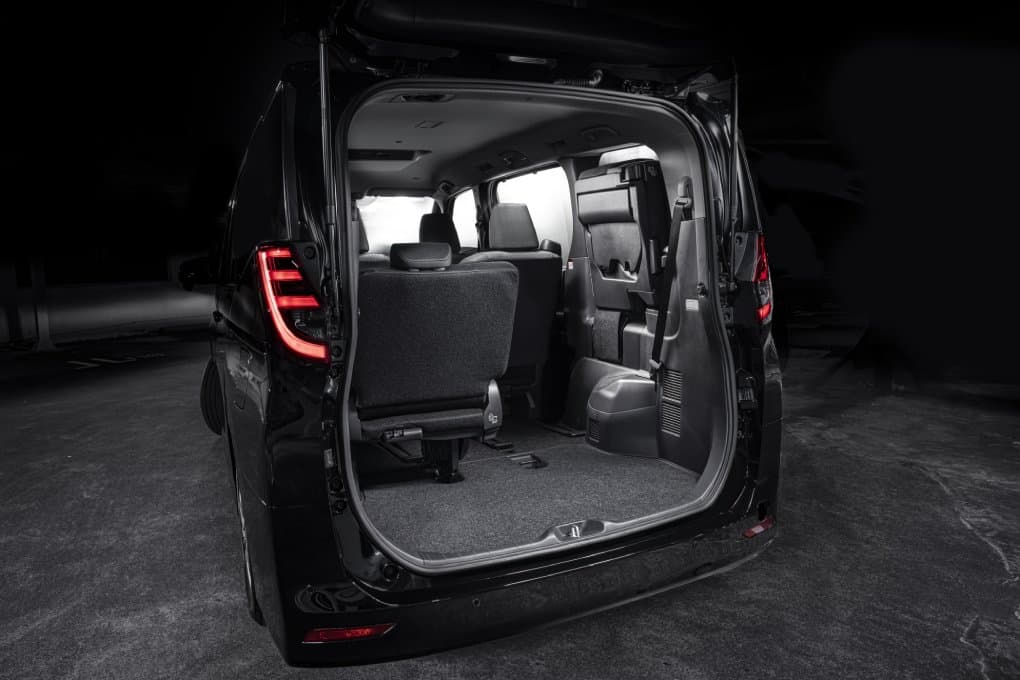 Toyota Noah (8 seater)